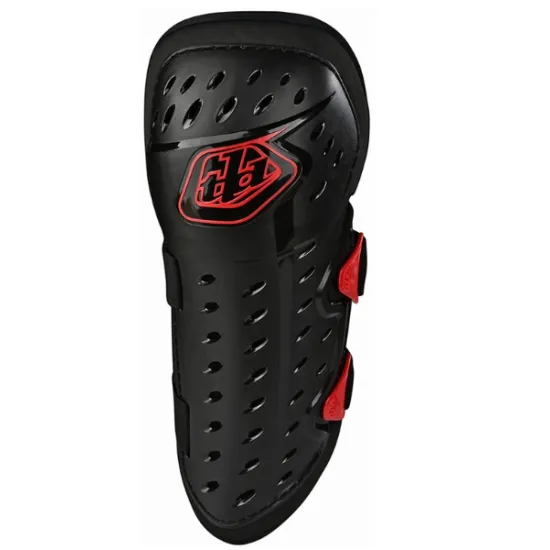 Черна детска наколенка Troy Lee Designs Rogue с червено TLD лого, вентилационни отвори и две червени регулируеми каишки