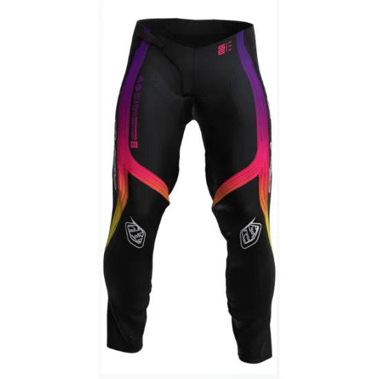 Черен мотокрос брич Troy Lee Designs SE Pro с цветни ленти в лилаво, розово, оранжево и жълто, показан отпред, отзад и настрана с видими кожени панели на коленете