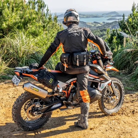 Чанта за кръст Kriega R8 с водоустойчив roll-top джоб и ролка за инструменти