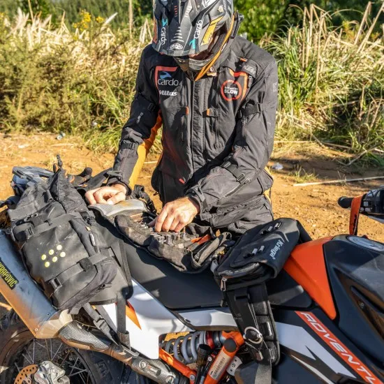 Чанта за кръст Kriega R8 с водоустойчив roll-top джоб и ролка за инструменти
