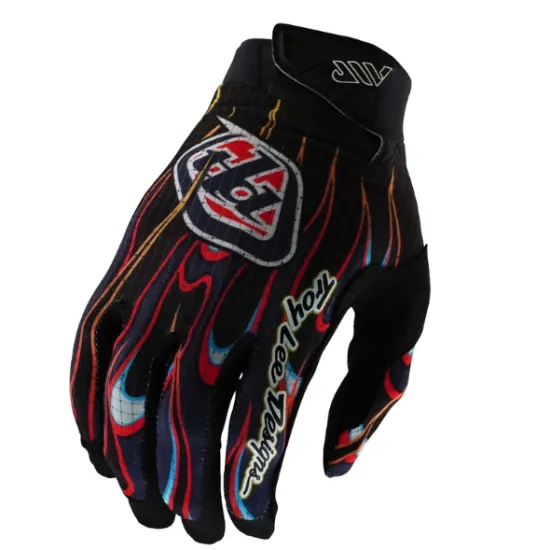 Черни мотокрос ръкавици Troy Lee Designs Air с червени и сини пламъчести графики, микро-мрежеста горна част и TLD лого