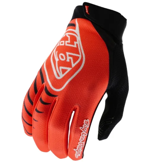 Оранжеви мотокрос ръкавици Troy Lee Designs GP Pro с черна неопренова маншета, бял TLD логотип и черни акценти по страничните части