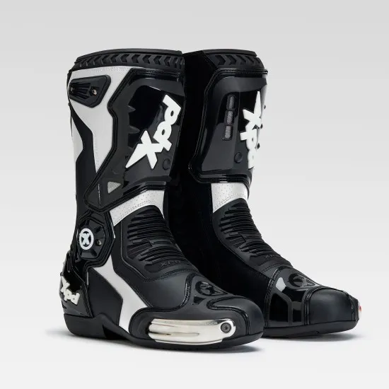 Спортни мото ботуши XPD XP6-S BLACK/WHITE с твърда защита и състезателен дизайн