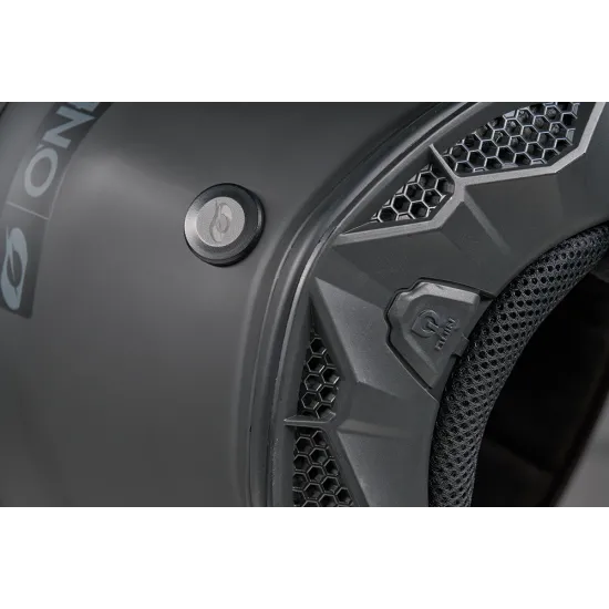 Ендуро каска O’NEAL Sierra RS Solid Black V.26 – каска с Pinlock, Bluetooth Ready и ECE 22.06 сертификат