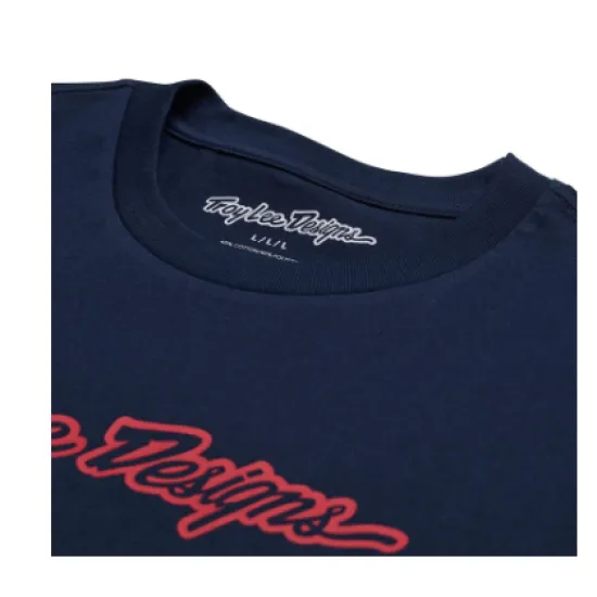 Тъмносиня тениска Troy Lee Designs с червено контурно лого Signature на гърдите и класическо обло деколте