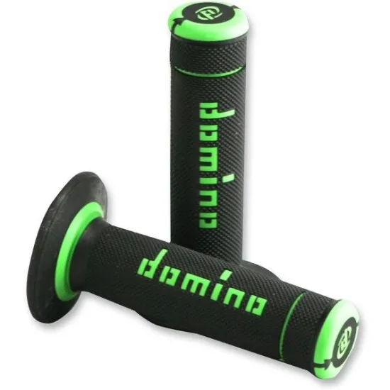 Чифт черни офроуд ръкохватки Domino A190 с зелени надписи и акценти, набразден грип и удебелен защитен фланец