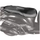 Черен калъф Oxford ScootSeat монтиран на седалка със затягащи въжета и стопер на дъното, плюс компактна черна торбичка за съхранение с бяло лого Oxford