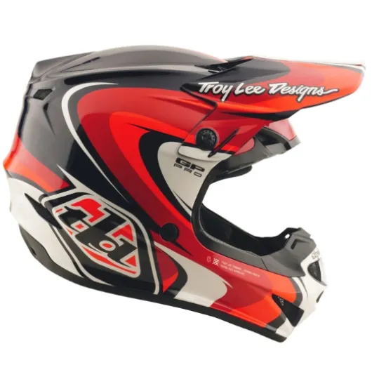 Детска мотокрос каска Troy Lee Designs GP Pro в червено-черна цветова схема с бели акценти, показваща агресивен графичен дизайн и логото на TLD