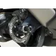 Сини краш тапи R&G Racing монтирани на черна задна люлка с видими HDPE щифтове, алуминиева пластина и спирачен диск