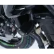 Черни краш тапи R&G Racing с капковидна форма, монтирани на рамката на Kawasaki Z900, с видимо лого R&G и матово покритие