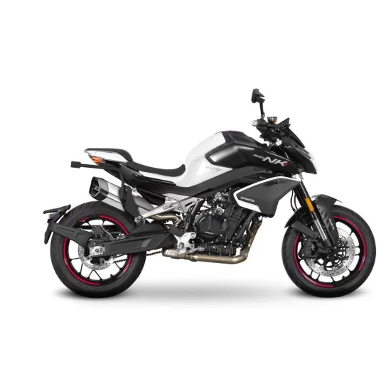 Бял CF MOTO 800 NK с черни SHAD куфари - два странични и един заден, монтирани на специални метални носачи