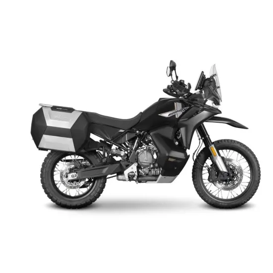CF MOTO 800 MTX в черно с монтирани черни кубични куфари SHAD - два странични и един заден куфар, показани от страничен профил на бял фон