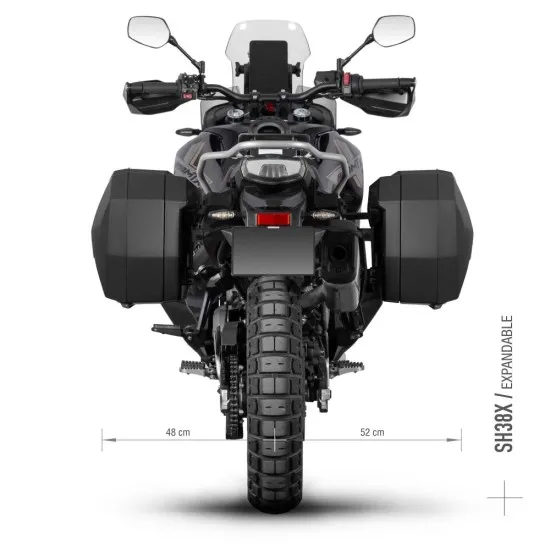 CF MOTO 800 MTX в черно с монтирани черни кубични куфари SHAD - два странични и един заден куфар, показани от страничен профил на бял фон