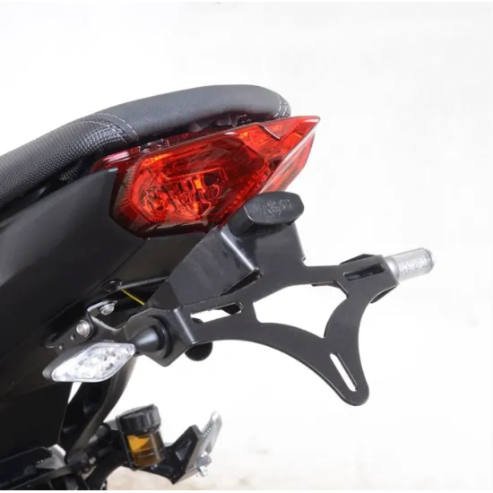 Черна стойка за номер R&G Racing монтирана на Yamaha MT-09 - компактна конструкция с LED осветление и запазени OEM мигачи