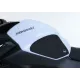 Черни текстурирани накладки R&G Race Grip монтирани на бял резервоар на Kawasaki Ninja 650, изглед отстрани с лого R&G