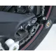 Черни краш тапи R&G Racing монтирани на люлка на Triumph мотоциклет с метална ос и лого на марката