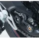Черни краш тапи R&G Racing монтирани на люлка на Triumph мотоциклет с метална ос и лого на марката