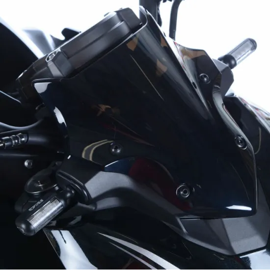 Черни адаптери за мигачи R&G RACING монтирани на Kawasaki мотоциклет с метални CNC обработени детайли и компактен дизайн
