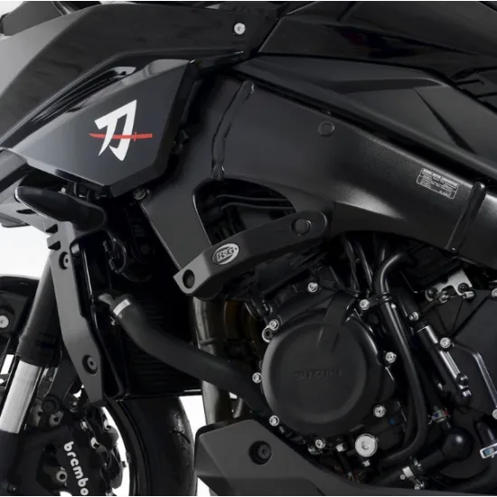 Черни краш тапи R&G Racing монтирани на двигателя на Suzuki GSX-S1000 с матово черно покритие и лого R&G Racing