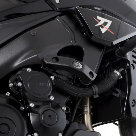 Черни краш тапи R&G Racing монтирани на двигателя на Suzuki GSX-S1000 с матово черно покритие и лого R&G Racing