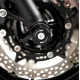 Черни краш тапи R&G Racing с бяло лого монтирани на предна вилка на Kawasaki мотоциклет с перфорирани спирачни дискове