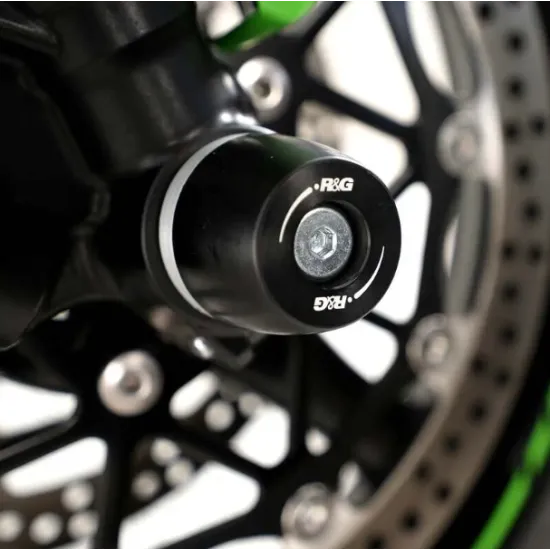 Черни краш тапи R&G Racing с бяло лого монтирани на предна вилка на Kawasaki мотоциклет с перфорирани спирачни дискове