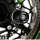 Черни краш тапи R&G Racing с бяло лого монтирани на предна вилка на Kawasaki мотоциклет с перфорирани спирачни дискове