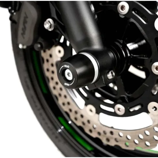 Черни краш тапи R&G Racing с бяло лого монтирани на предна вилка на Kawasaki мотоциклет с перфорирани спирачни дискове