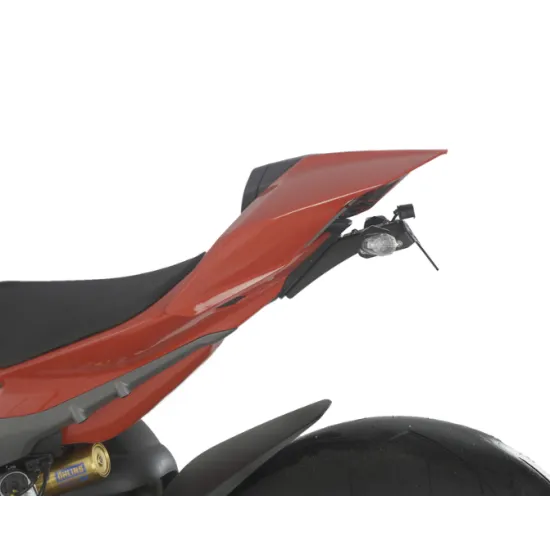 Черна стойка за номер R&G Racing на червен Ducati Panigale - изглед отстрани с LED осветление и OEM мигачи