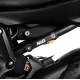 Черна алуминиева плоча R&G Racing, монтирана с два болта на подрамката на Yamaha MT-07, с бяло лого и видим ключалков механизъм в близък план