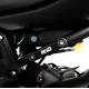 Черна алуминиева плоча R&G Racing, монтирана с два болта на подрамката на Yamaha MT-07, с бяло лого и видим ключалков механизъм в близък план
