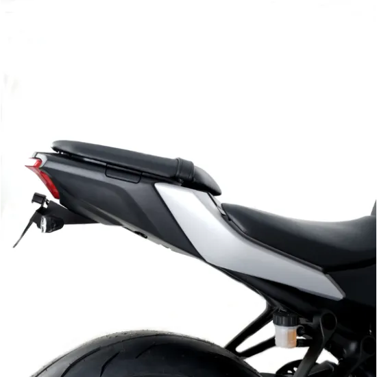 Черна алуминиева стойка за номер R&G Racing на Yamaha MT-07, с компактна скоба, хромирани странични мигачи и светлина за