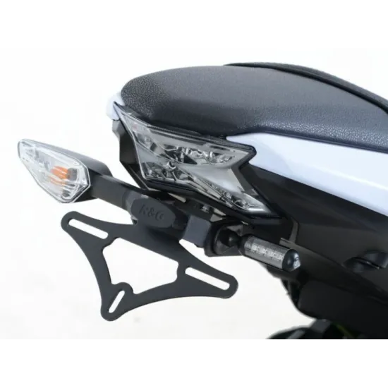 Черна стойка за номер R&G Racing на Kawasaki Z650 - компактна рамка от неръждаема стомана с LED светлина и оригинални мигачи