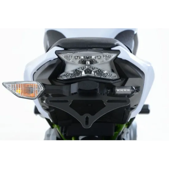 Черна стойка за номер R&G Racing на Kawasaki Z650 - компактна рамка от неръждаема стомана с LED светлина и оригинални мигачи