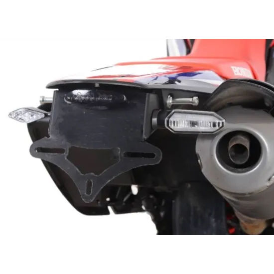 Черна стойка за номер R&G Racing монтирана на Honda CRF250 с прозрачни OEM мигачи и сив ауспух