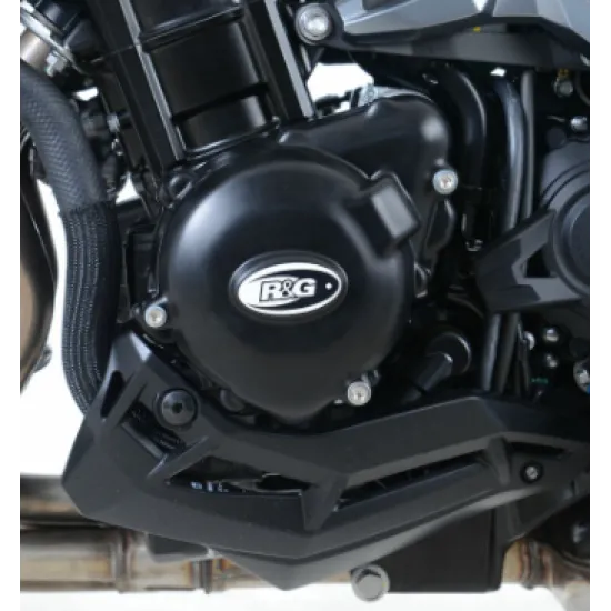 Черен протектор за ляв картер R&G Racing монтиран на двигател на Kawasaki Z900, с релефно лого и матово покритие