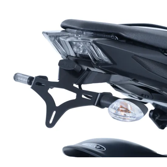 Черна перфорирана стойка за номер R&G Racing на Yamaha MT-09 с вградена LED светлина и OEM мигачи