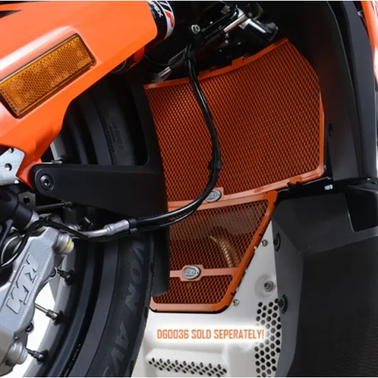 Оранжев алуминиев протектор за радиатор R&G Racing монтиран на KTM 790 Adventure с фина мрежеста структура и лого на производителя
