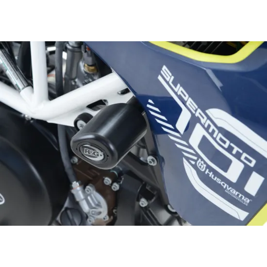 Черни аеродинамични краш тапи R&G Racing монтирани на синя Husqvarna 701 Supermoto с бяла рамка и капковидни бобини