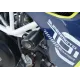 Черни аеродинамични краш тапи R&G Racing монтирани на синя Husqvarna 701 Supermoto с бяла рамка и капковидни бобини