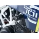 Черни аеродинамични краш тапи R&G Racing монтирани на синя Husqvarna 701 Supermoto с бяла рамка и капковидни бобини