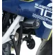 Черни аеродинамични краш тапи R&G Racing монтирани на синя Husqvarna 701 Supermoto с бяла рамка и капковидни бобини