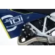 Черни аеродинамични краш тапи R&G Racing монтирани на синя Husqvarna 701 Supermoto с бяла рамка и капковидни бобини