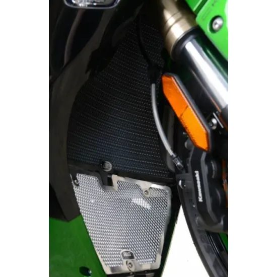 Протектор за радиатор R&G Racing на зелена Kawasaki H2 SX - черна стоманена решетка с ситна мрежа и сребрист алуминиев протектор за долна секция с логото на R&G