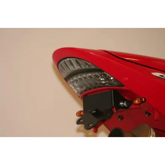 Черна алуминиева стойка за номер R&G Racing на Honda CBR954RR с димирана LED задна светлина и оранжеви мигачи