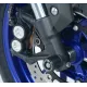 Сини краш тапи R&G Racing монтирани на предната вилка на син мотоциклет Yamaha с бели дискове и сребристи компоненти
