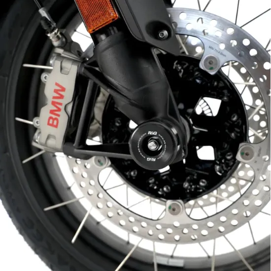 Черни краш тапи R&G RACING монтирани на предното колело на BMW R1300GS с перфориран спирачен диск и черна вилка