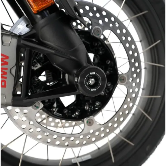 Черни краш тапи R&G RACING монтирани на предното колело на BMW R1300GS с перфориран спирачен диск и черна вилка