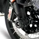 Черни краш тапи R&G RACING монтирани на предното колело на BMW R1300GS с перфориран спирачен диск и черна вилка