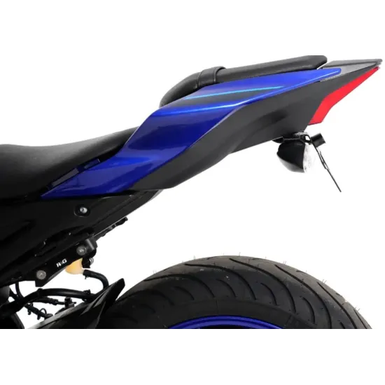Черна триъгълна стойка за номер R&G Racing монтирана на Yamaha YZF-R125 в синьо, с LED осветител и оригинални мигачи